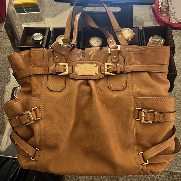 Michael Kors purses in great condition! - Picture 3 of 10